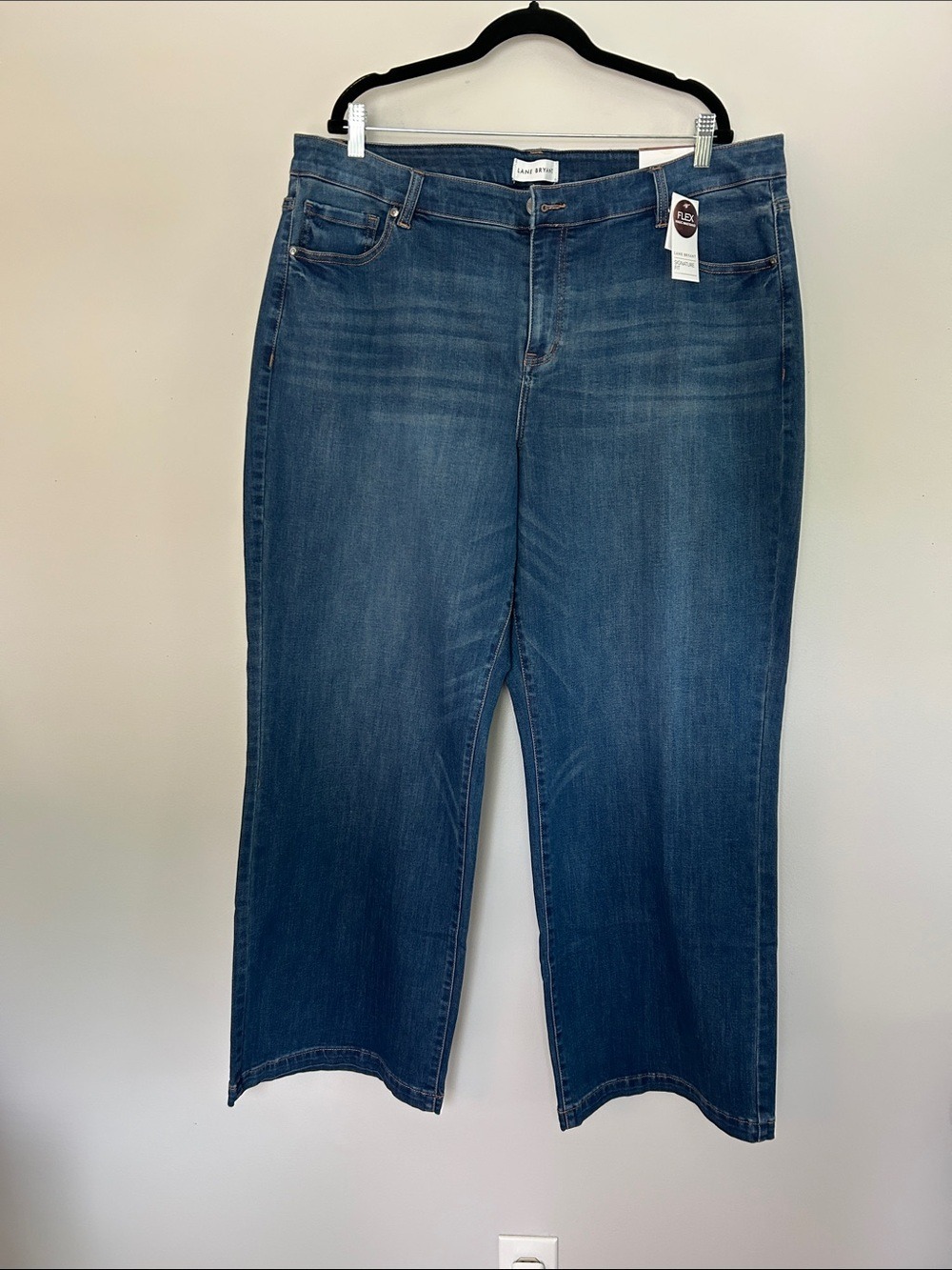 Lane Bryant Signature Fit Mid Rise Wide Leg Jean NWT